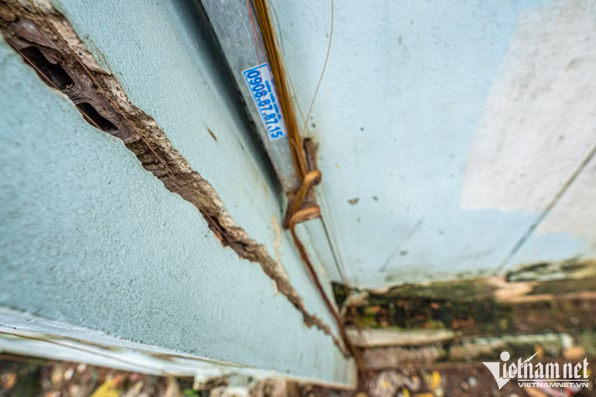 Hiện tại các công trình nhà ở, đường sá tại khu đất "vàng" bị thu hồi đều trong tình trạng xuống cấp, một số bờ tường bị nứt toạc. Đây là khu tập thể được xây dựng khoảng sau năm 1975.