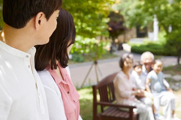 Bo me cong khai di chuc, day vo chong toi vao the kho xu