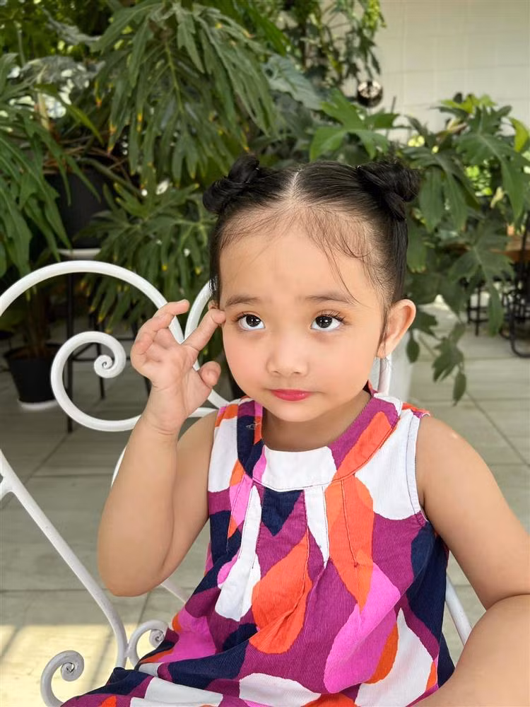 Moi nguoi mot y ve ngoai hinh con gai Khanh Thi - Phan Hien-Hinh-12