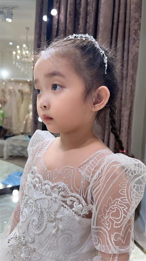 Moi nguoi mot y ve ngoai hinh con gai Khanh Thi - Phan Hien-Hinh-8