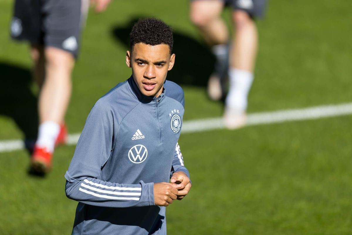 Jamal Musiala (19 tuổi - Đức): Một trong số những tài năng trẻ sáng giá nhất của tuyển Đức ở World Cup 2022 là Musiala. Mùa 2022/23, tiền vệ này ghi 7 bàn và góp 4 kiến tạo sau 11 trận cho Bayern Munich. Phong độ cao của Musiala giúp sao trẻ này có thêm cơ hội ra mắt ở World Cup trong đội hình của HLV Hansi Flick.