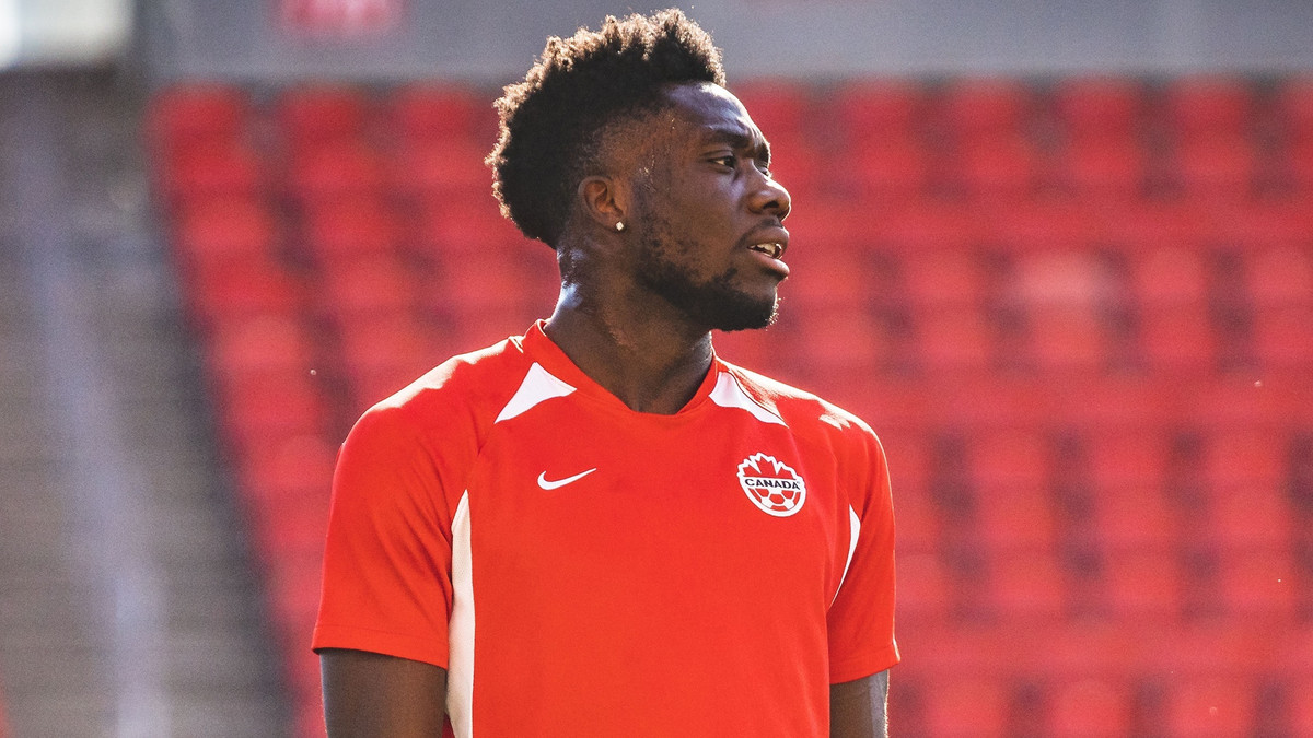 Alphonso Davies (22 tuổi - Canada): Hậu vệ trái của Bayern Munich là niềm cảm hứng cho thế hệ trẻ ở Canada khi vô địch Champions League mùa 2019/20. Chiến tích dẫn đầu bảng ở vòng loại World Cup 2022 khu vực Bắc Trung Mỹ của Canada có đóng góp lớn từ Davies.