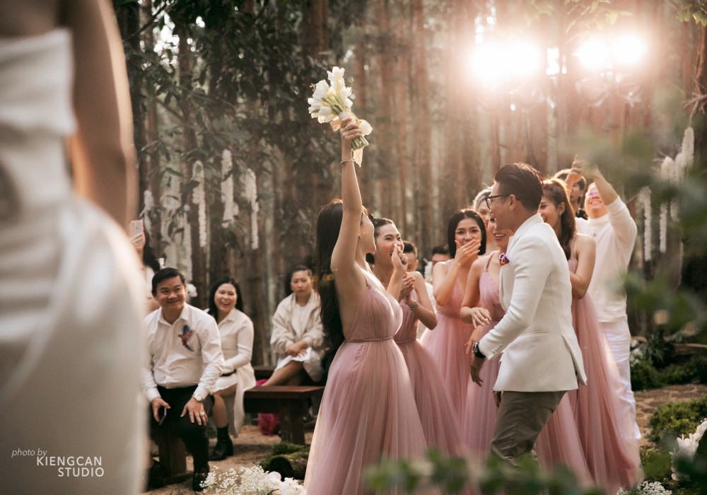 Doan Di Bang dien vay cuoi long lay ky niem 10 nam ket hon-Hinh-6