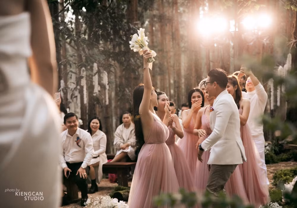 Doan Di Bang dien vay cuoi long lay ky niem 10 nam ket hon-Hinh-6