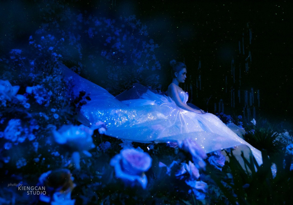 Đoàn Di Băng diện váy cưới lộng lẫy kỷ niệm 10 năm kết hôn - Hình 7 Doan Di Bang dien vay cuoi long lay ky niem 10 nam ket hon-Hinh-7