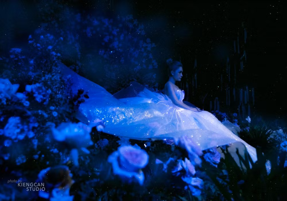 Doan Di Bang dien vay cuoi long lay ky niem 10 nam ket hon-Hinh-7