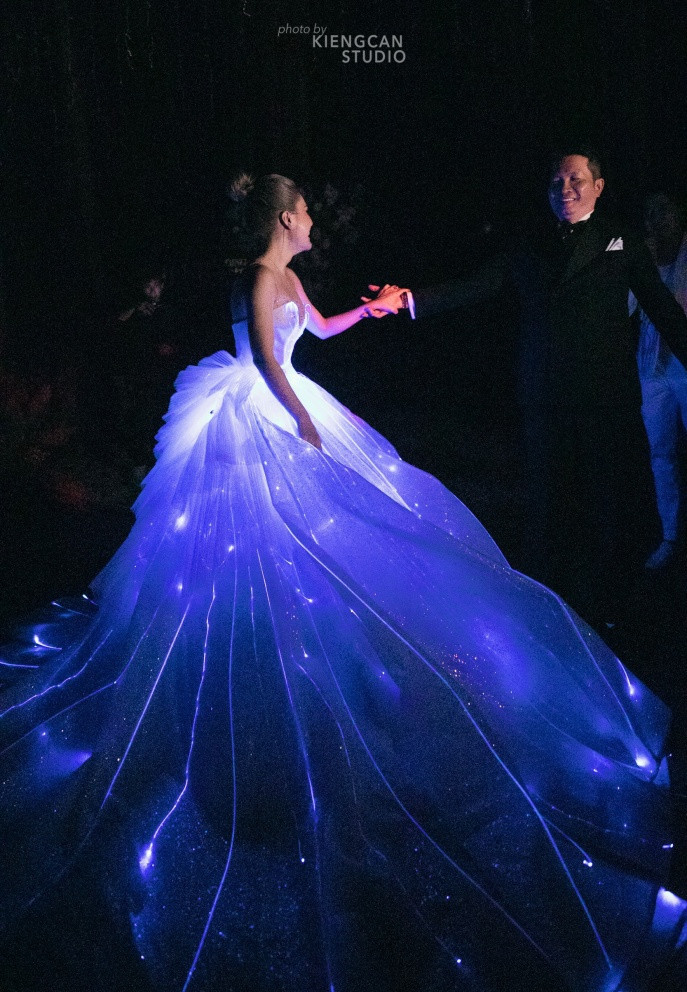 Đoàn Di Băng diện váy cưới lộng lẫy kỷ niệm 10 năm kết hôn - Hình 8 Doan Di Bang dien vay cuoi long lay ky niem 10 nam ket hon-Hinh-8