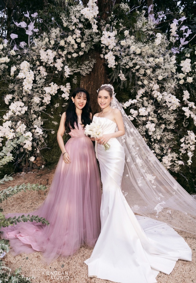 Đoàn Di Băng diện váy cưới lộng lẫy kỷ niệm 10 năm kết hôn - Hình 11 Doan Di Bang dien vay cuoi long lay ky niem 10 nam ket hon-Hinh-11