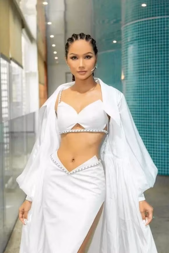 H'Hen Nie xai do hieu, tui 50 trieu ma tuong do cho vi ban