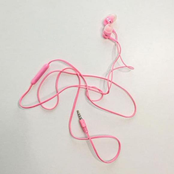 Dung tai nghe co day nhung ban da biet cach de gap tai nghe dung chua?