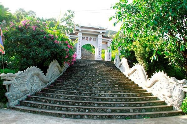 Vì sao Trần Khánh Dư bị mang tiếng oan là tham quan? Vi sao Tran Khanh Du bi mang tieng oan la tham quan?