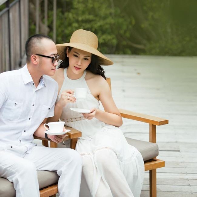 Chia sẻ trên Vnexpress, Ngọc Thạch cho biết, cô được ông xã và bố mẹ chồng cổ vũ tinh thần khi bước vào con đường kinh doanh.