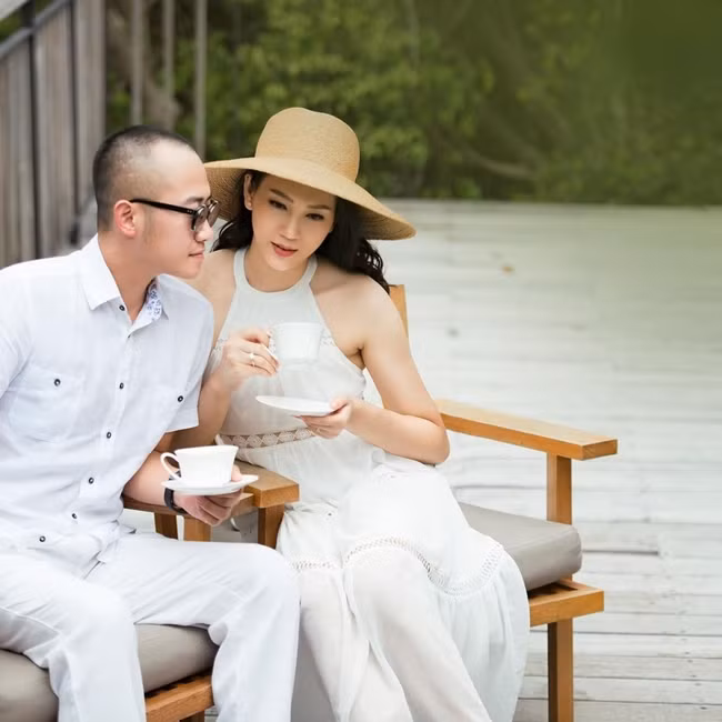 Chia sẻ trên Vnexpress, Ngọc Thạch cho biết, cô được ông xã và bố mẹ chồng cổ vũ tinh thần khi bước vào con đường kinh doanh.