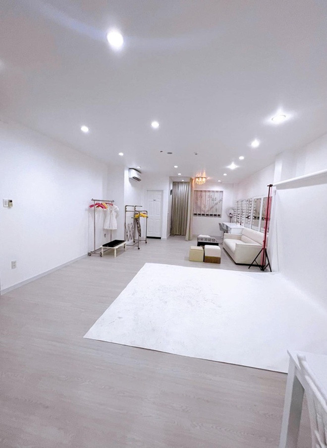 Chi tiết đặc biệt bên trong biệt thự dát vàng của Lý Nhã Kỳ - Hình 13 Chi tiet dac biet ben trong biet thu dat vang cua Ly Nha Ky-Hinh-13