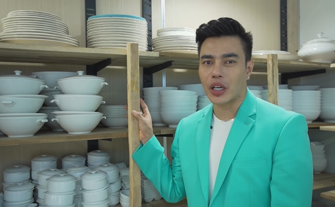 Chi tiết đặc biệt bên trong biệt thự dát vàng của Lý Nhã Kỳ - Hình 15 Chi tiet dac biet ben trong biet thu dat vang cua Ly Nha Ky-Hinh-15