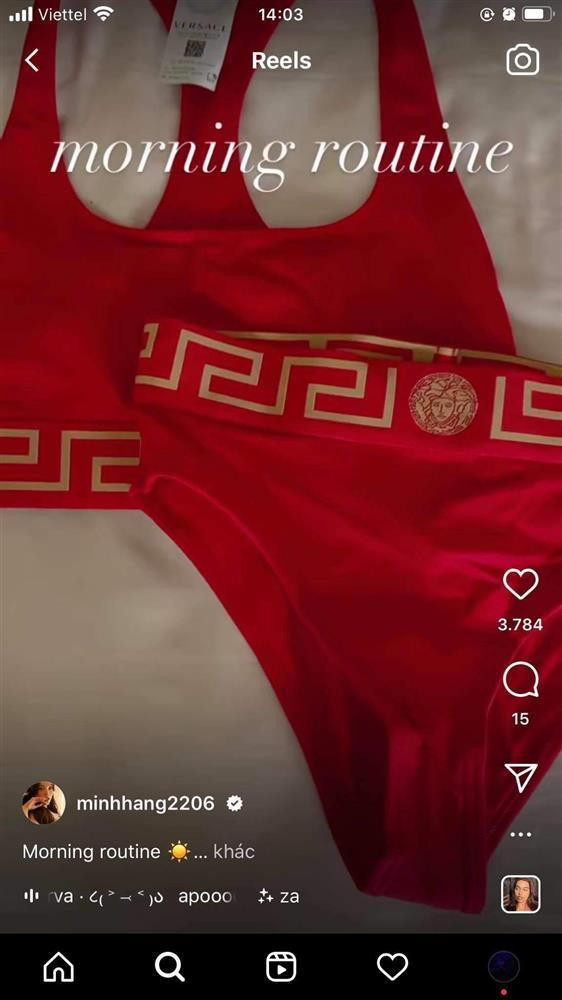 uần có thiết kế cạp cao, khoét hông mang lại sự quyến rũ cho phái đẹp. Trong khi đó, dáng áo được thiết kế theo phom bratop, hỗ trợ người mặc khi tập luyện thể thao hay kết hợp dễ dàng với nhiều trang phục khác cho nhiều mục đích sử dụng khác nhau.