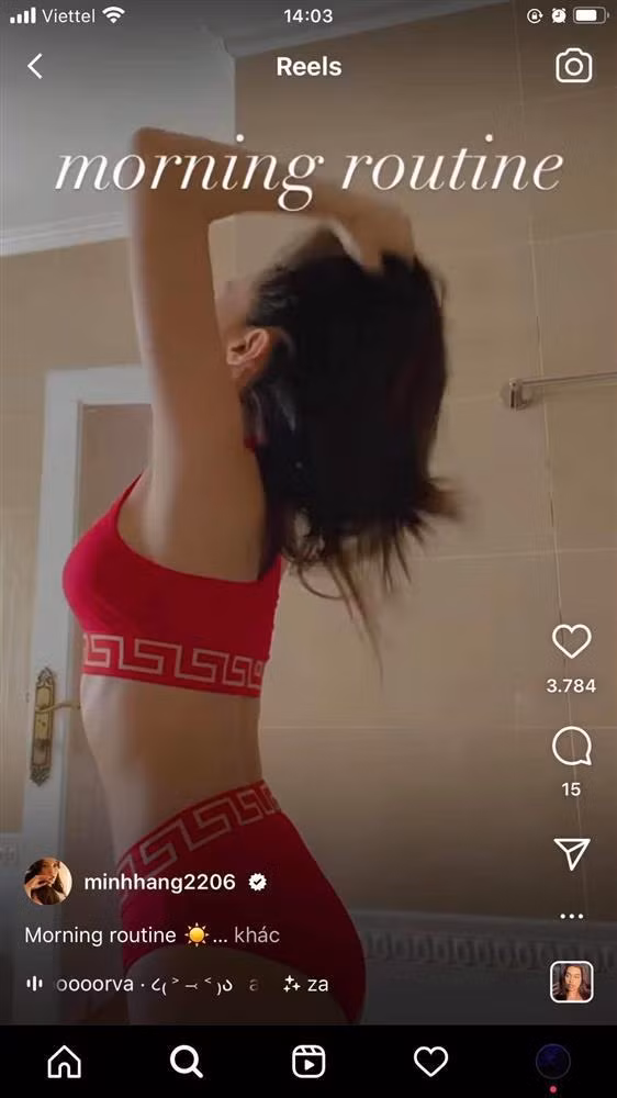 Người đẹp thậm chí còn sắm hẳn thêm một bộ màu đỏ vì quá nghiền.