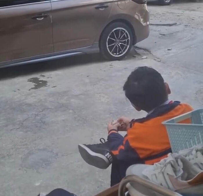 Ho tong em gai di goi dau, hanh dong ga lang cua anh trai-Hinh-2