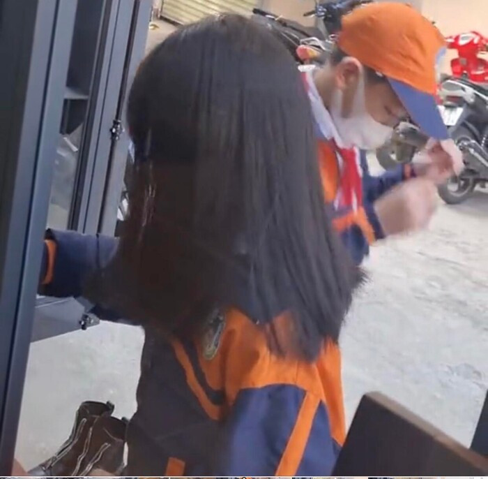 Ho tong em gai di goi dau, hanh dong ga lang cua anh trai-Hinh-4