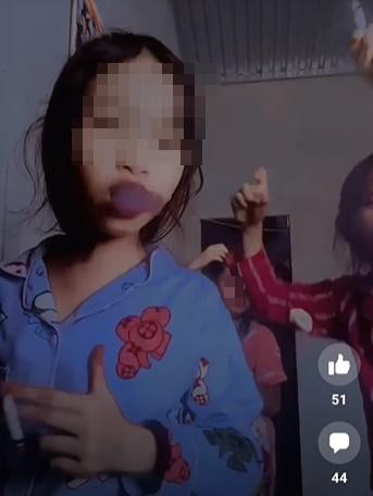 Soc: 3 be gai vua hut thuoc la vua nhay nhot nhu o bar-Hinh-4