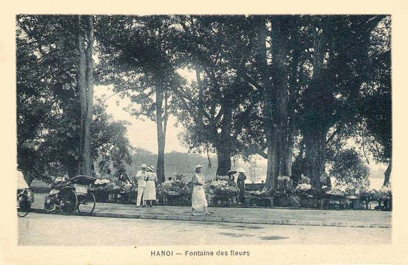 Chợ hoa ven Hồ Gươm, góc Hàng Khay - Đinh Tiên Hoàng