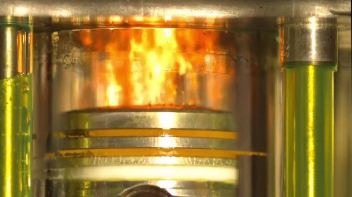 Cảnh quay mê hoặc bên trong xi-lanh động cơ 4 thì Canh quay me hoac ben trong xi-lanh dong co 4 thi