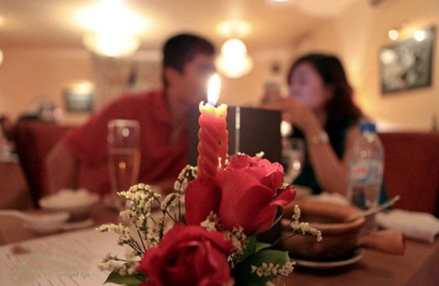 Làm nghề này lợi thì ít mà hại thì nhiều. Người ta nên duyên vợ chồng thì không sao, lỡ mà có chuyện thì mình cũng khó ăn khó nói với đôi bên.