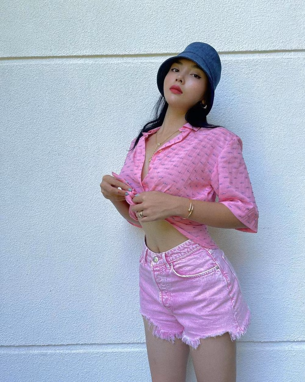 Hot girl Tram Anh thich mac quan hot pants du de gay hieu nham-Hinh-5