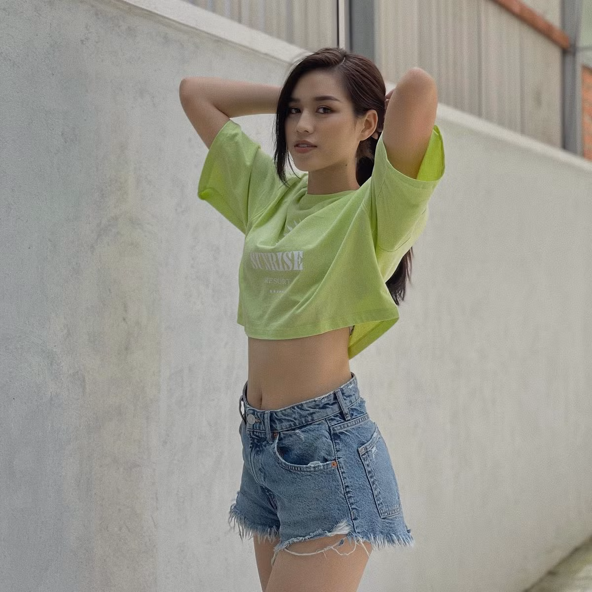 Hot girl Tram Anh thich mac quan hot pants du de gay hieu nham-Hinh-6