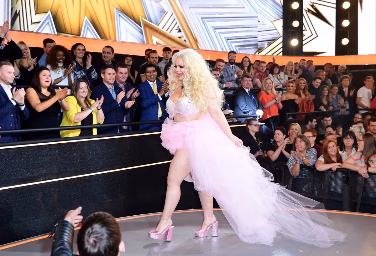 Nguoi phu nu bi ghet nhat mang xa hoi