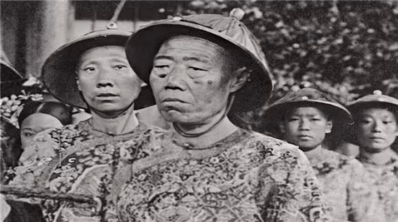 Dam tang me Ly Lien Anh - thai giam duoc Tu Hi Thai hau cung chieu nhat-Hinh-6