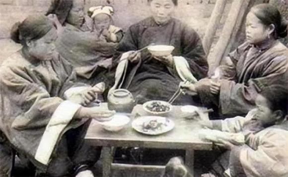 Dam tang me Ly Lien Anh - thai giam duoc Tu Hi Thai hau cung chieu nhat-Hinh-4