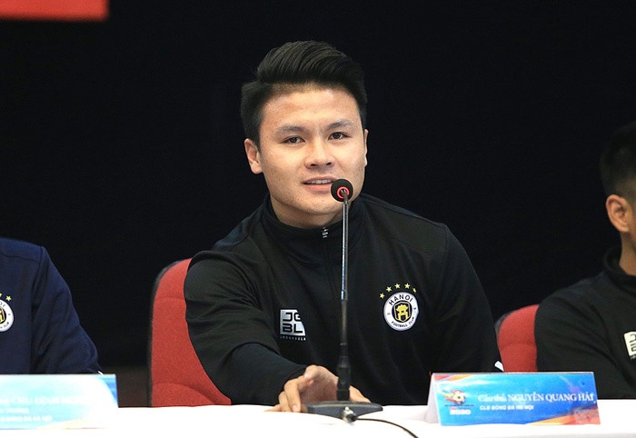 Bản thân Quang Hải cũng dính ồn ào về đời tư giống như diễn viên Hồng Đăng, Jack và Hiền Hồ. Tiền vệ sinh năm 1997 từng bị hack facebook cá nhân, sau đó lộ ra một chuyện "đụng trời" về mối quan hệ với nhiều cô gái. Ảnh: Hà Nội FC