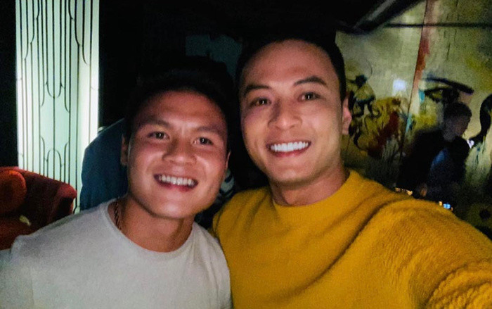 Quang Hai va Hong Dang, Jack, Hien Ho: Bon ngoi sao deu gay on ao-Hinh-2