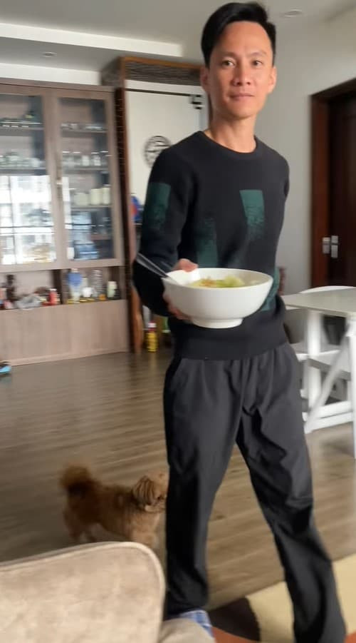 Bi nhiem COVID-19, sieu mau Ha Vy ngoi day khong noi-Hinh-2