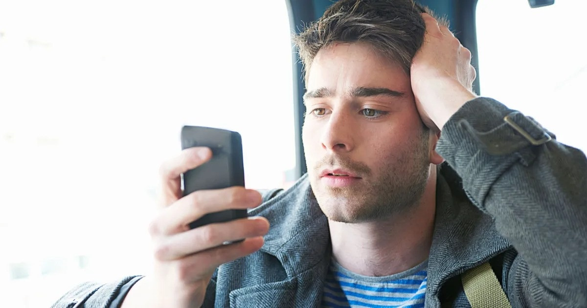 Co can thuc day giua khuya thao sac de tranh chai pin