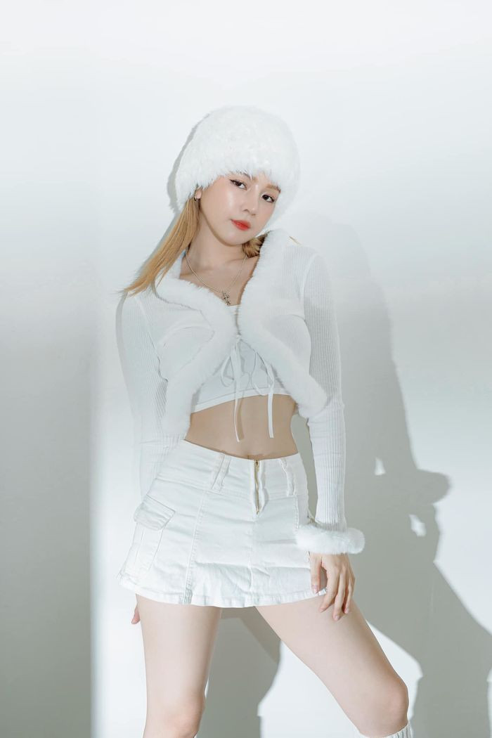 My nhan Viet lang xe mu long trang: Hoa Minzy nhu cong chua tuyet-Hinh-4