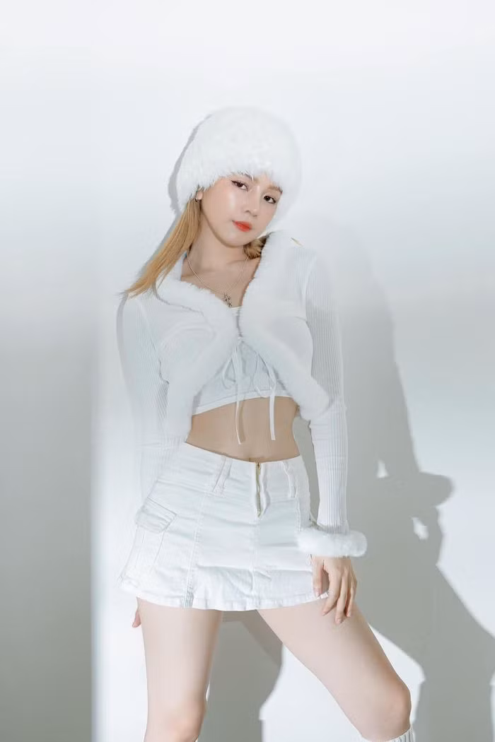 My nhan Viet lang xe mu long trang: Hoa Minzy nhu cong chua tuyet-Hinh-4