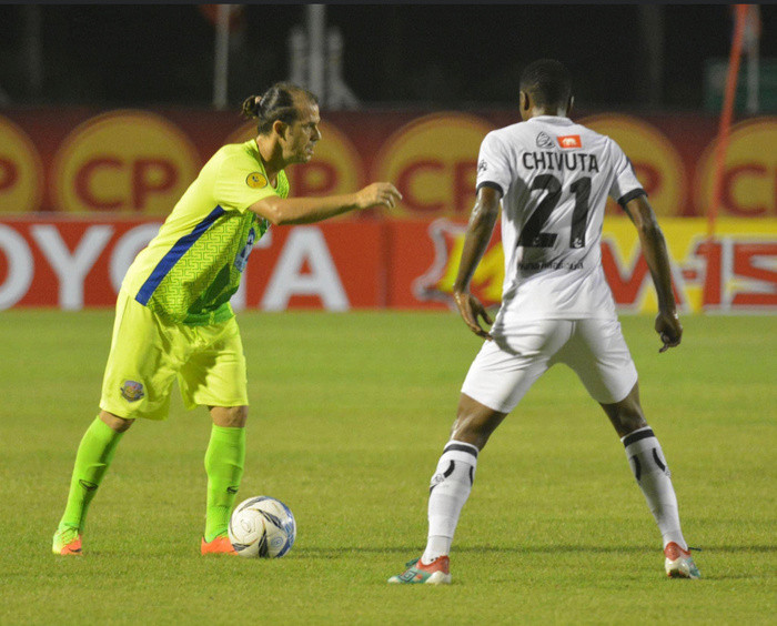 Những "ông lão" U40 tái xuất: Các sao trẻ khó phát triển Nhung