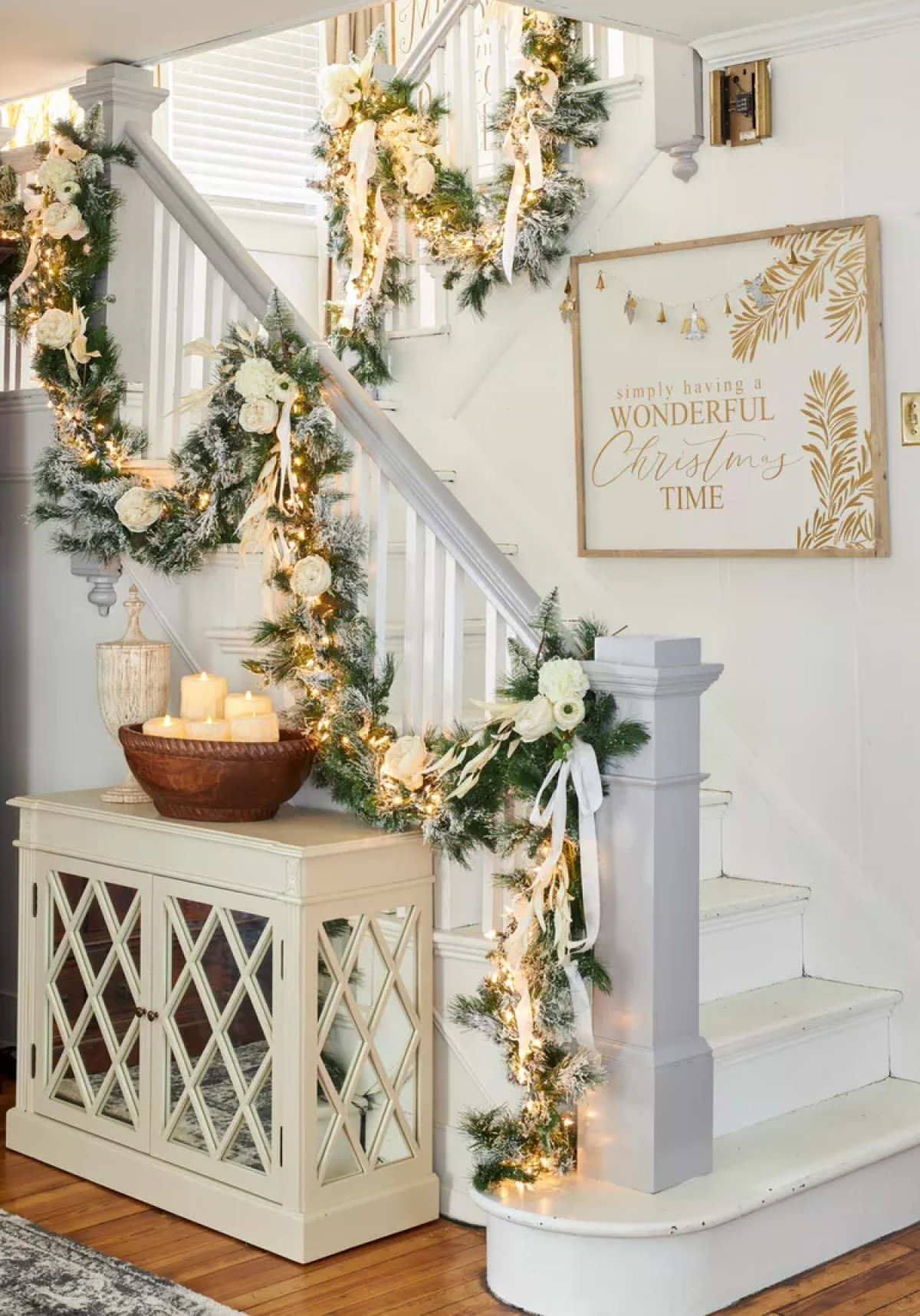 Y tuong trang tri cau thang Giang sinh vui ve va tuoi sang