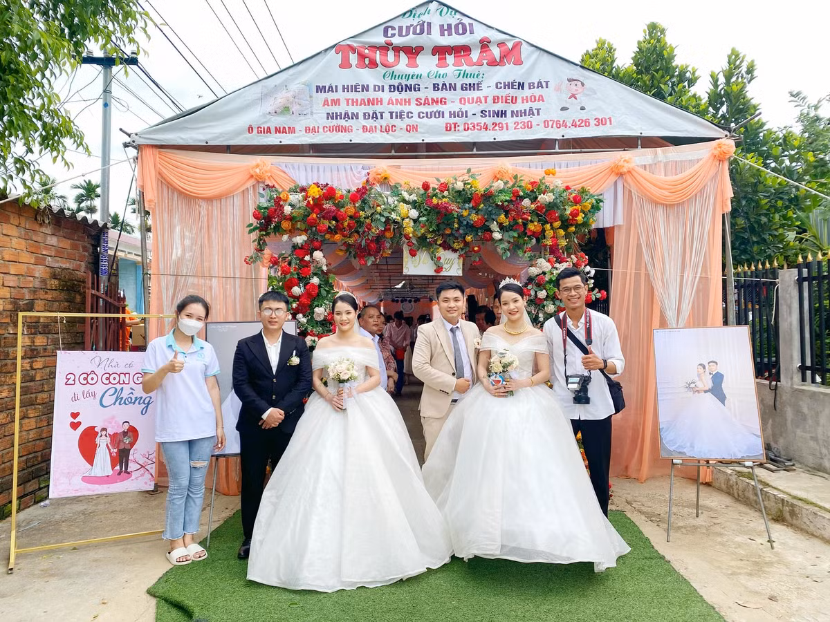 Chi em song sinh len 