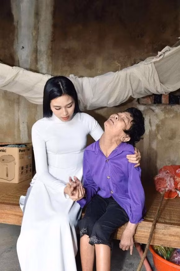 Hanh trinh 2 nam duong nhiem cua Hoa hau Do Thi Ha-Hinh-3