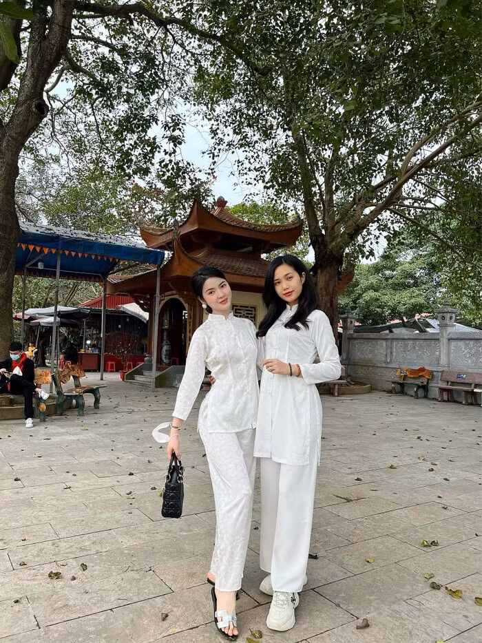 Choang ngop truoc BST hang hieu cua ban gai Quang Hai-Hinh-5