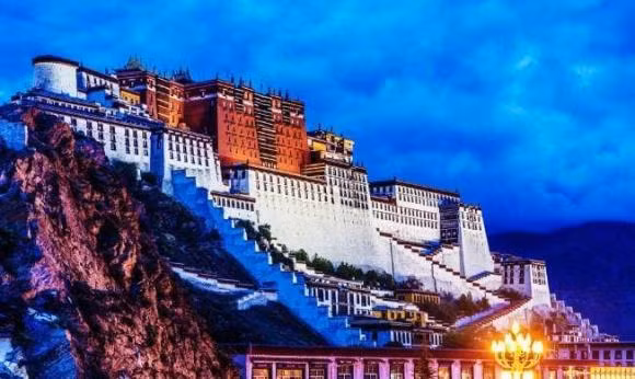 Mot nua so vang tren the gioi nam trong Cung dien Potala?-Hinh-6