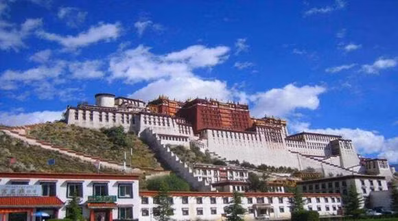 Mot nua so vang tren the gioi nam trong Cung dien Potala?-Hinh-4