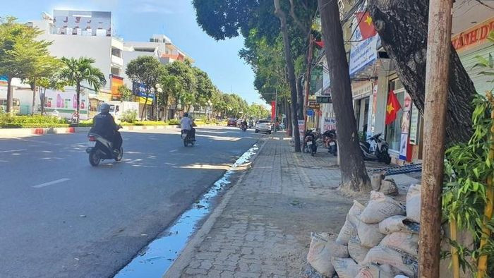 No sung vi cho cua 2 nha can nhau