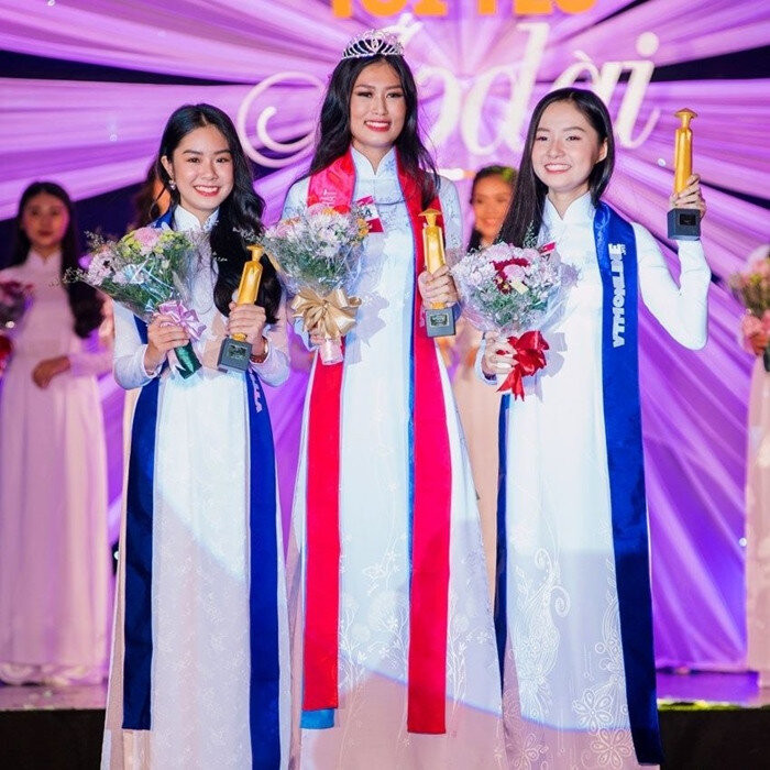 Tân Miss Grand Vietnam 2022 thời áo dài đến trường - Hình 3 Tan Miss Grand Vietnam 2022 thoi ao dai den truong-Hinh-3