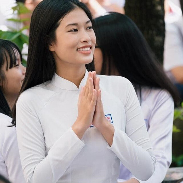 Tân Miss Grand Vietnam 2022 thời áo dài đến trường - Hình 15 Tan Miss Grand Vietnam 2022 thoi ao dai den truong-Hinh-15