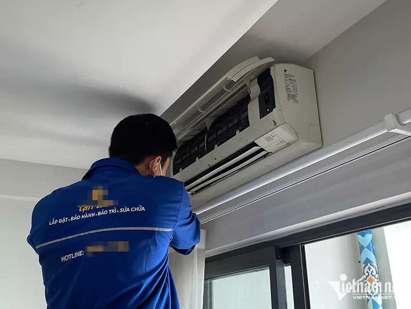 Bảo dưỡng điều hòa: "Hãng lớn" lên app tranh khách, thợ tự do lo mất việc Bao duong dieu hoa: