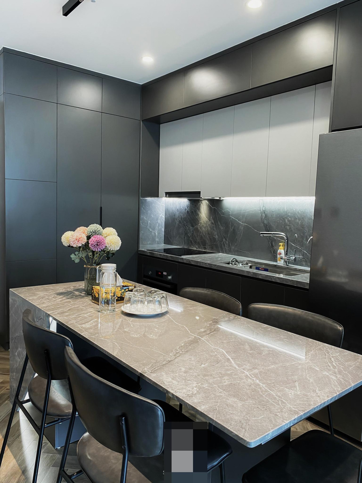 Tổ ấm tông màu lạnh ở tuổi 25 của chàng trai Hà thành - Hình 7 To am tong mau lanh o tuoi 25 cua chang trai Ha thanh-Hinh-7